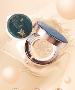 A Box Of Eight-Piece Floral Jade Jade Makeup Set